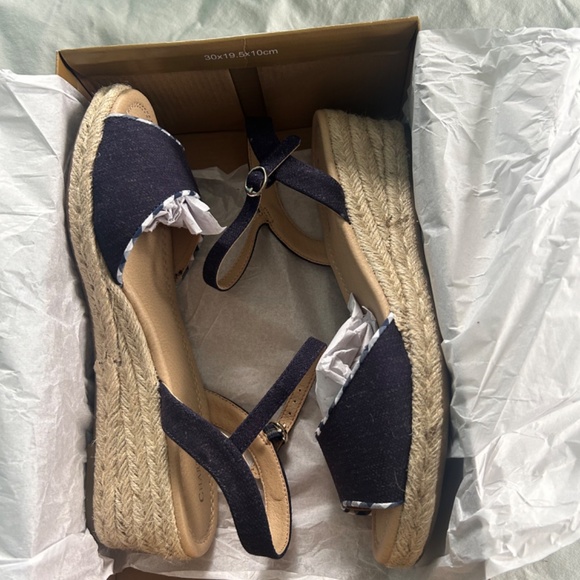 Espadrilles - Picture 3 of 4